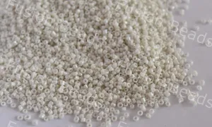 Opaque Rainbow White Round Rocailles Seed Beads