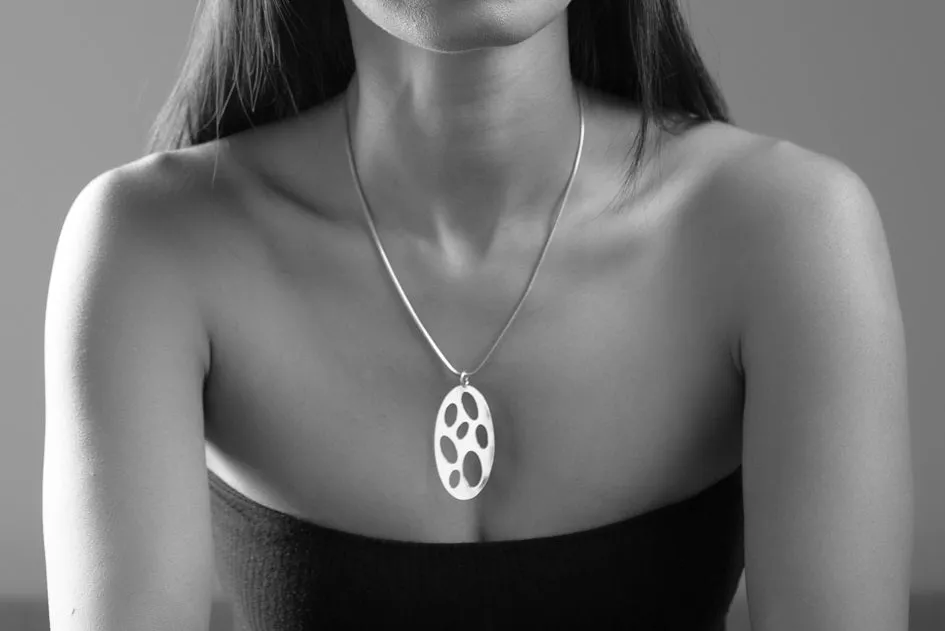 Oval cut-out silver necklace