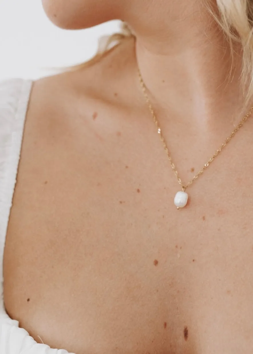 Pretty Pearl Necklace