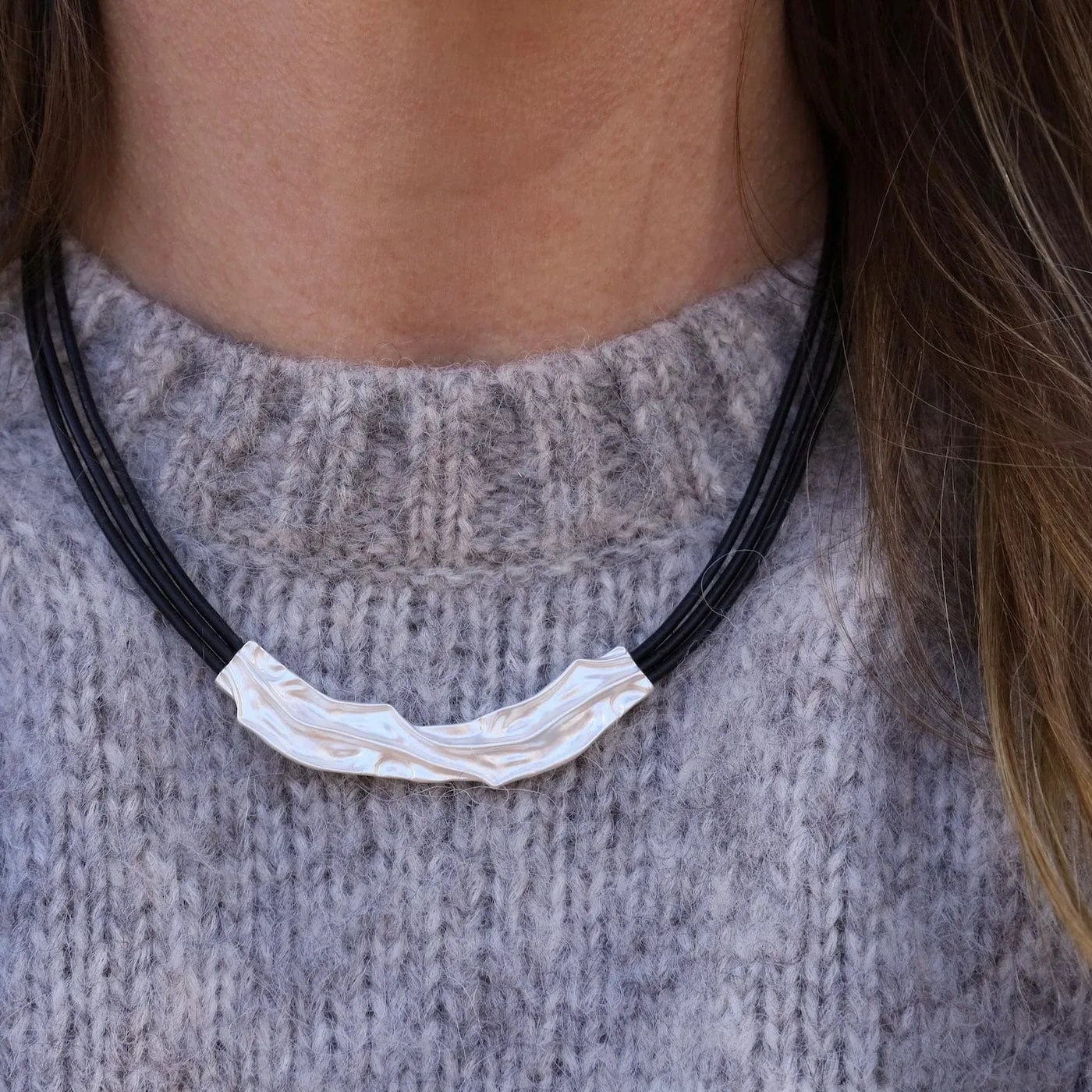 Silver Crinkle Bar Black Necklace