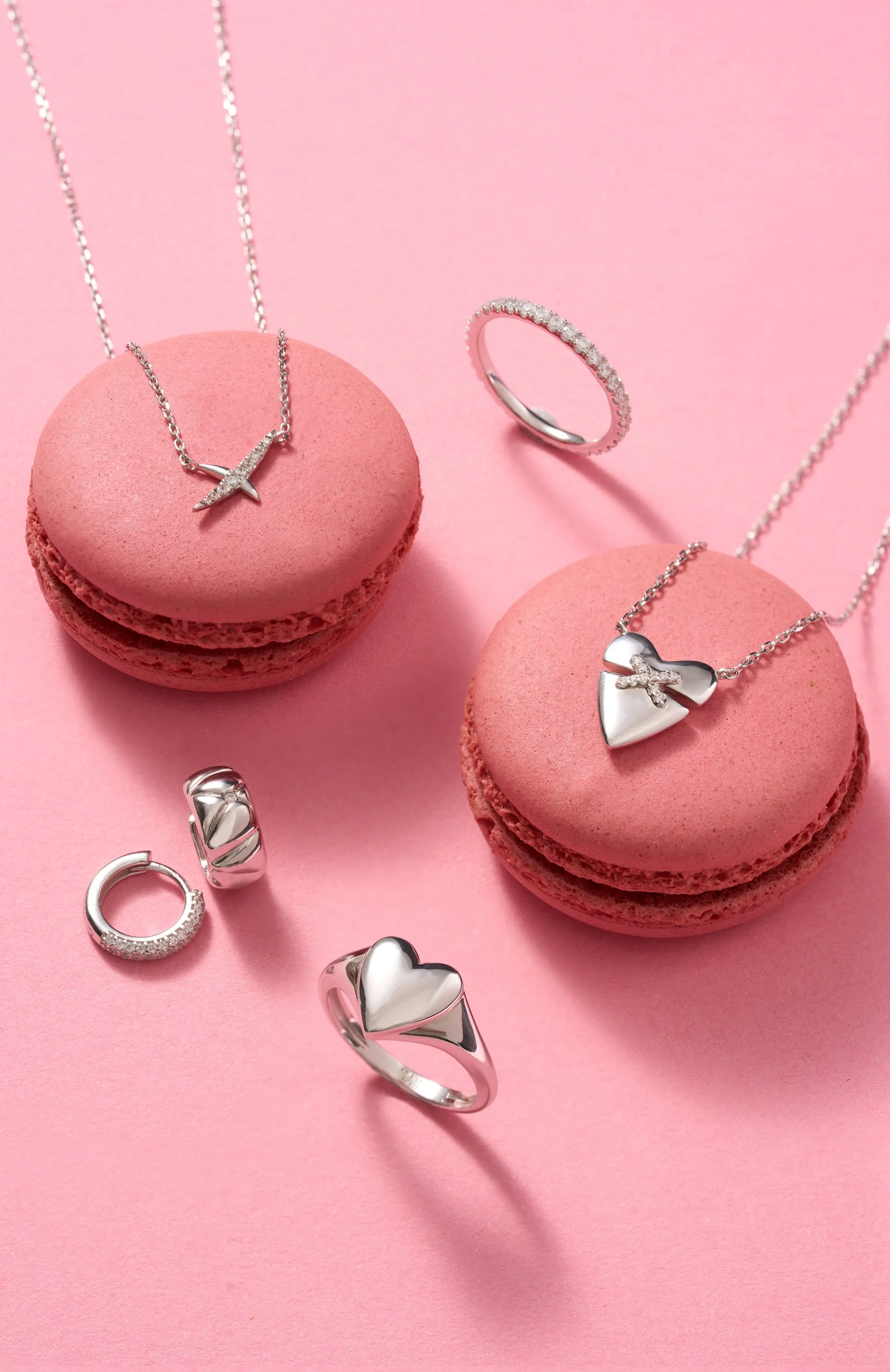 Silver Kiss Pave Necklace
