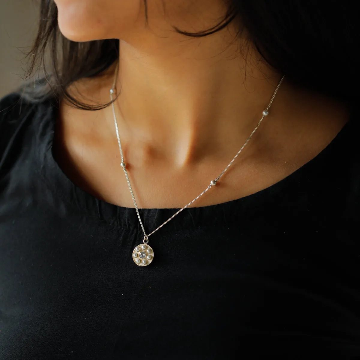 Silver Round Motif Silver Chain Necklace