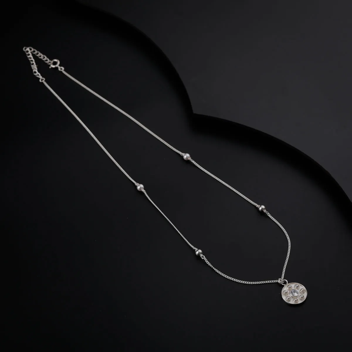 Silver Round Motif Silver Chain Necklace