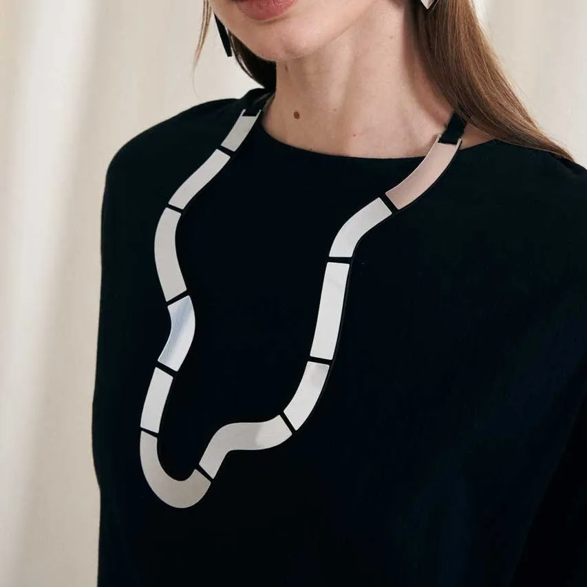 Silver Short Wave Necklace