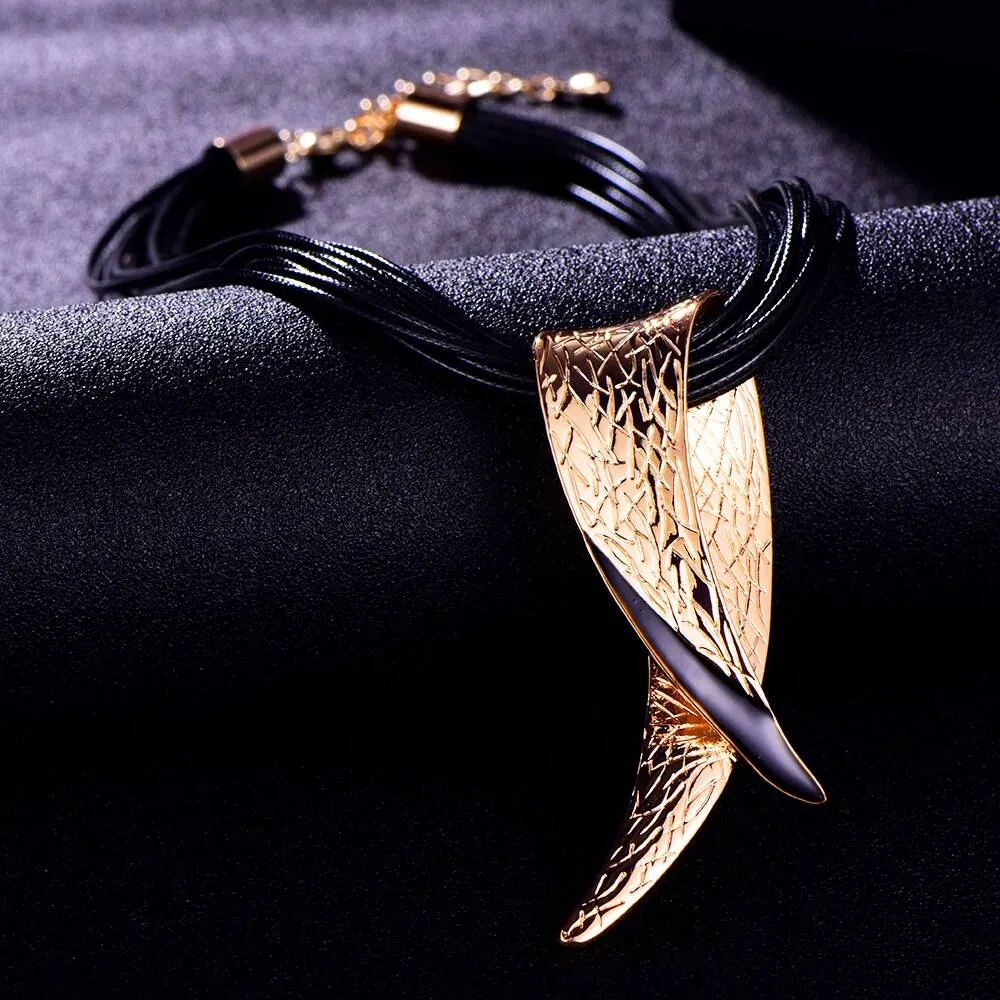 Simply chic Pendant Necklaces