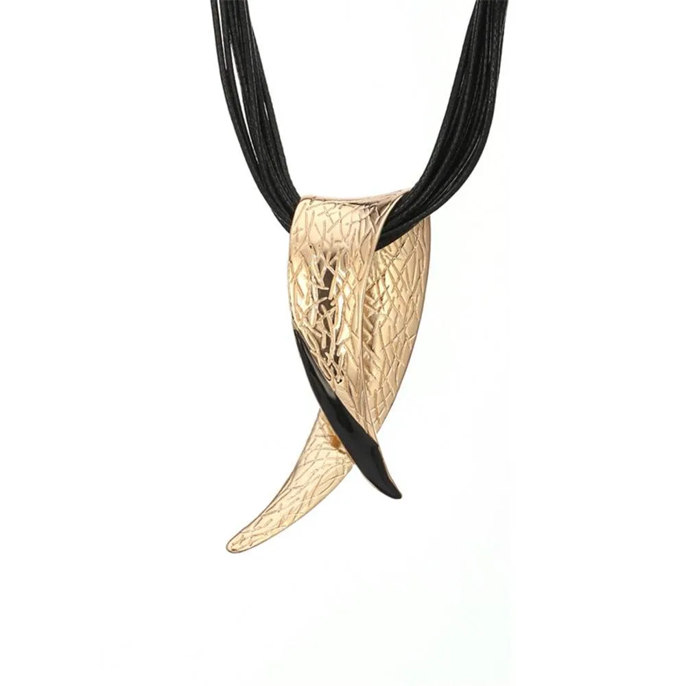 Simply chic Pendant Necklaces
