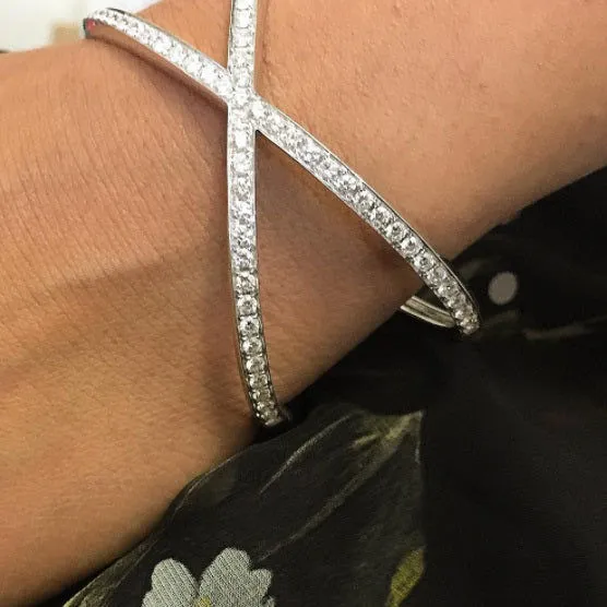 Symmetry 18K Gold, Rosegold or Whitegold Bangle w. Diamonds