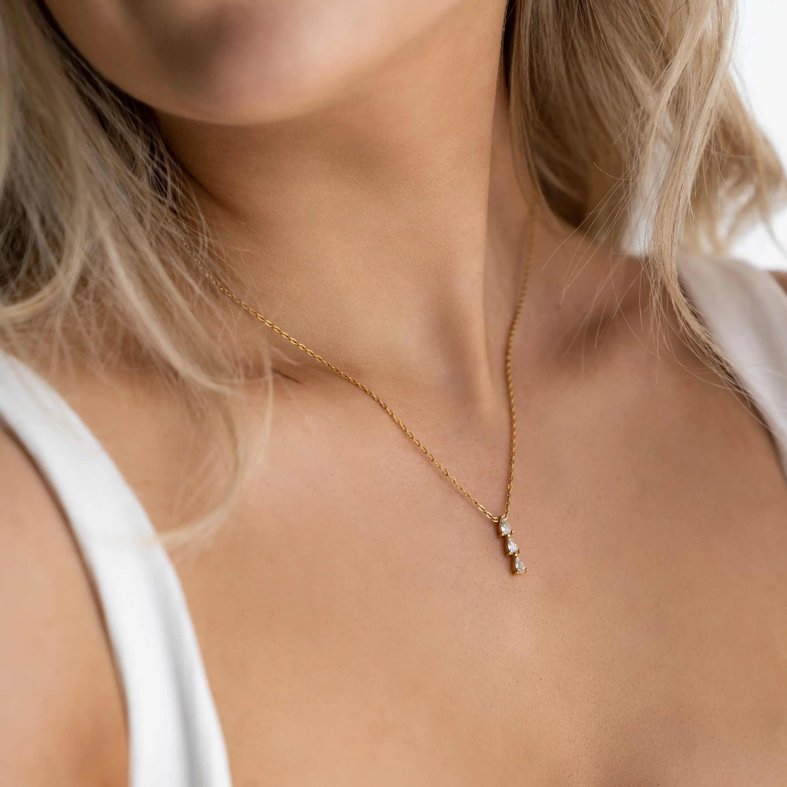 Trois Necklace
