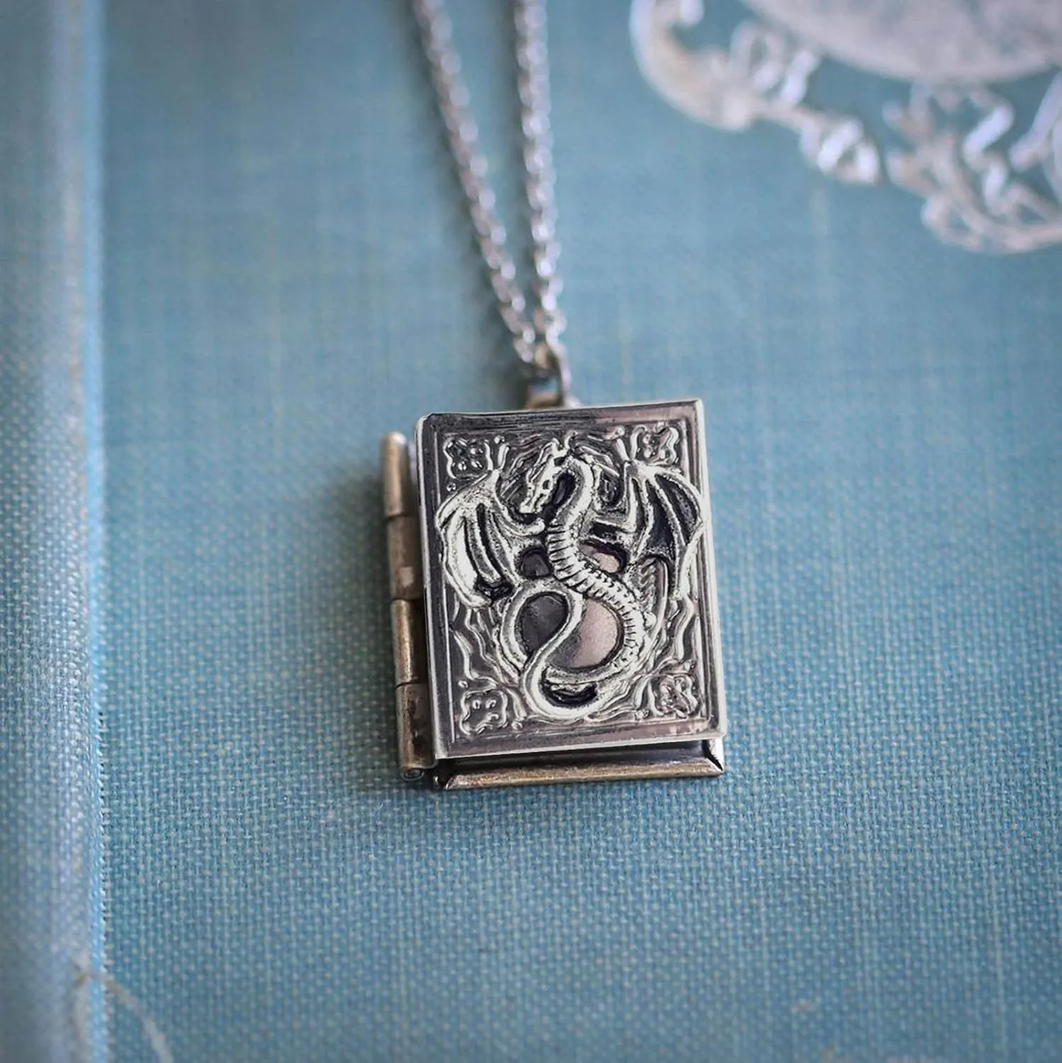 Unique Gothic Pendant Neckchains Charm Individualized Book Locket Pendant Necklace Jewelry for Daily Wear Dates Parties