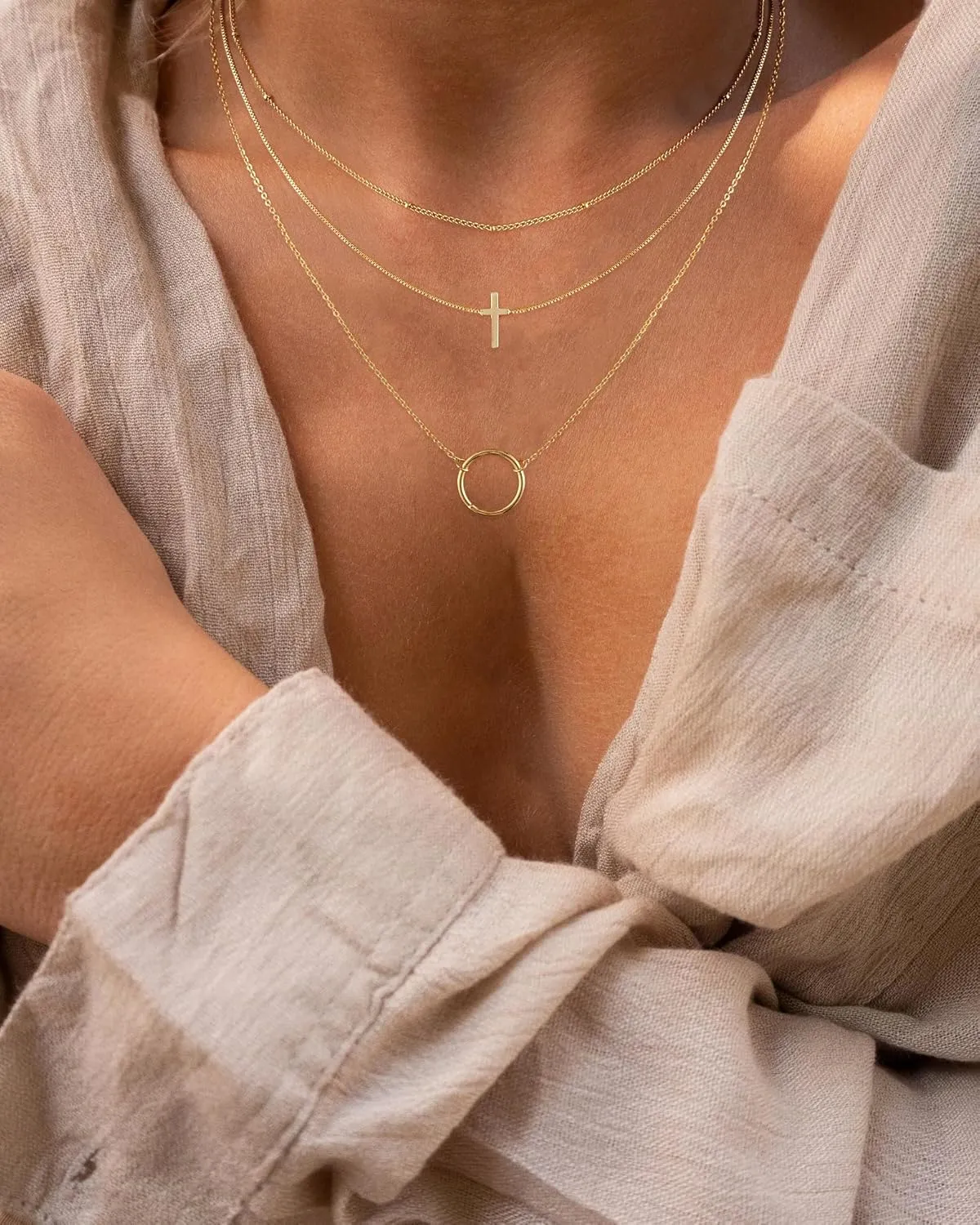 VIROMY Gold Cross Necklace for Women Dainty Diamond Cross Pendant Necklaces Non Tarnish Waterproof Necklace Simple Choker Minimalist Jewelry