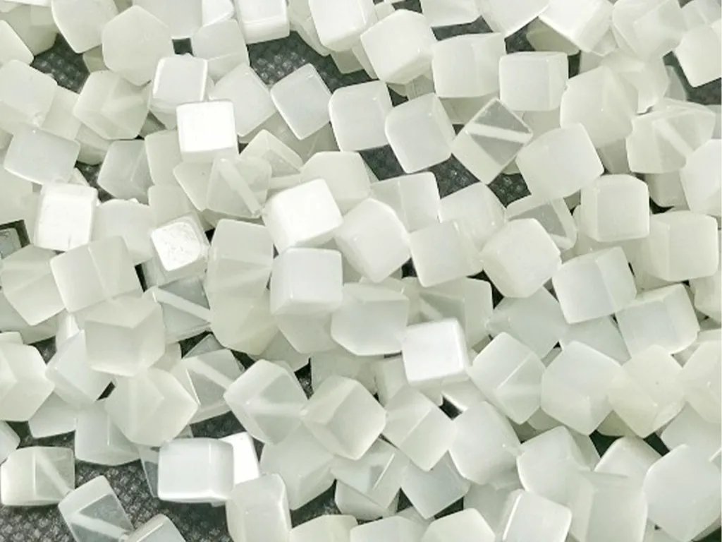 White Monalisa Cube Stone Beads